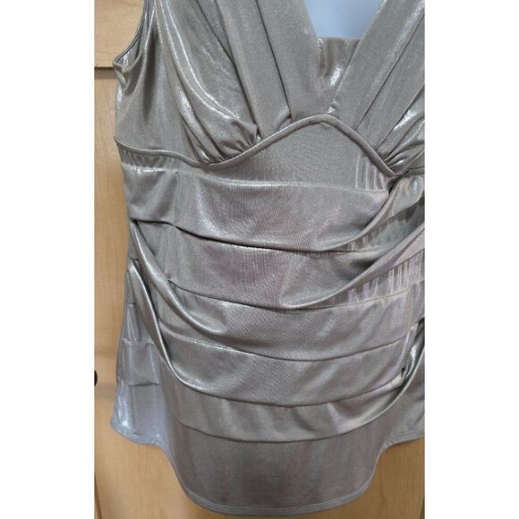 Metallic Silver Sleeveless Pleated Womens Top XL Bisou Bisou Polyester/Spandex - Picture 4 of 8